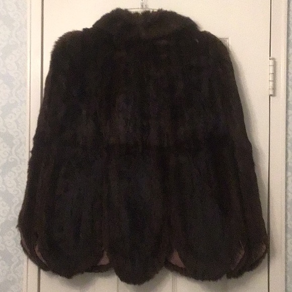 Beautiful fur scalloped edge cape- good condition - Picture 2 of 5